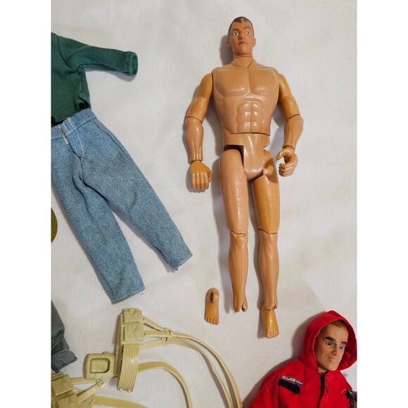 Vintage GI Joe Action Figure Lot with Footlocker Case - Picture 8 of 16